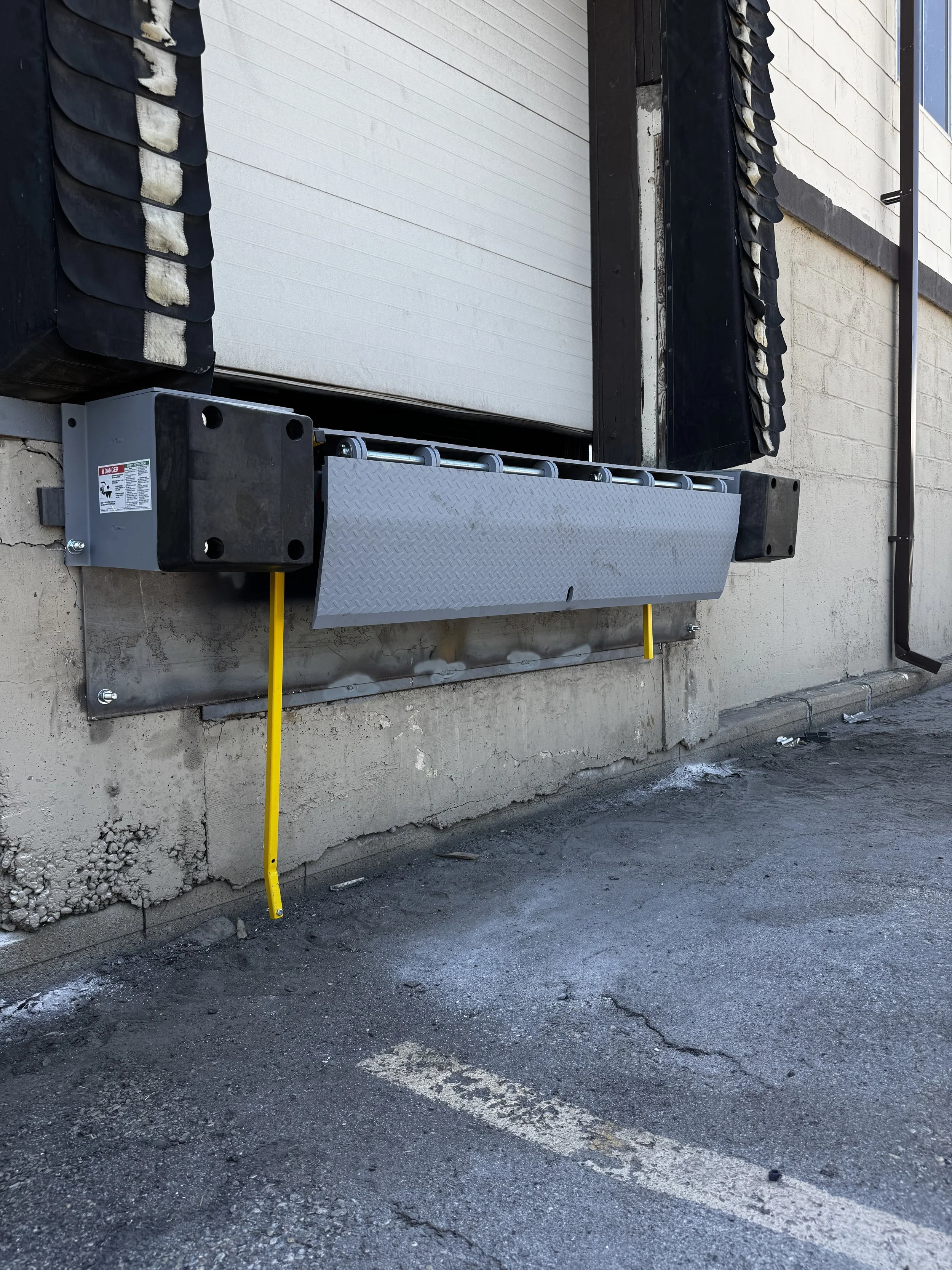 Loading dock with multiple dock positions