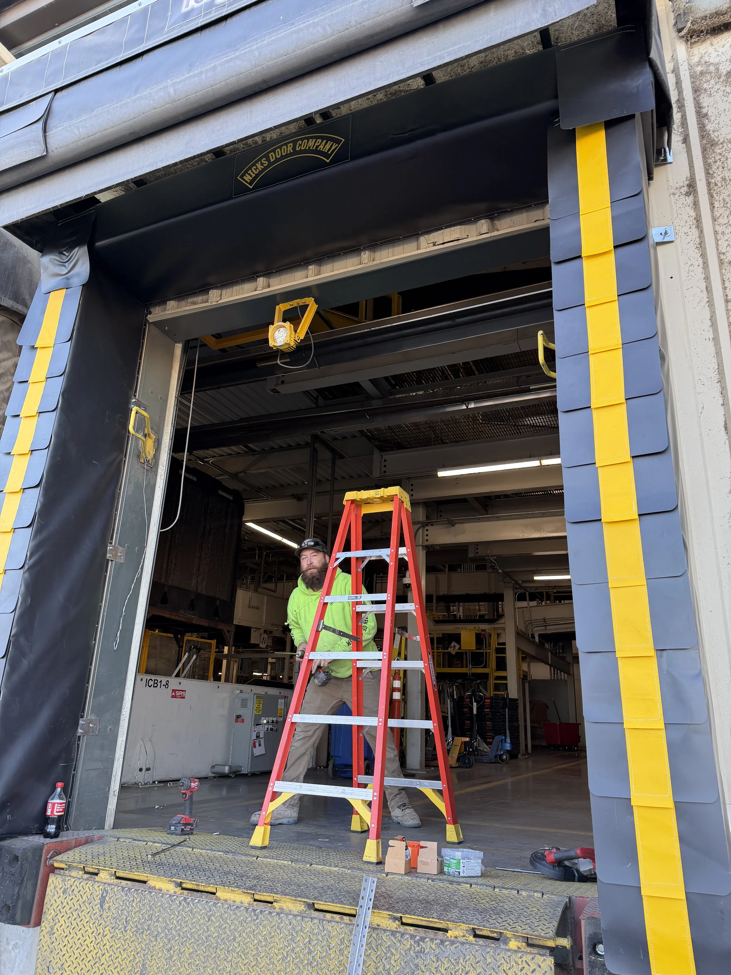 Dock leveler and loading dock setup